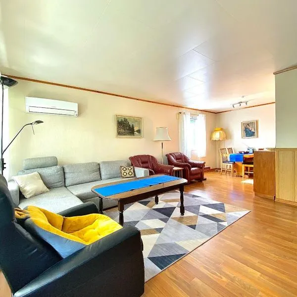 Charming house near city centre & Senja!，位于芬斯内斯的酒店