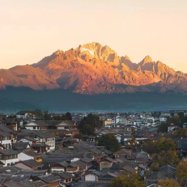 Cure斑斓自然美学设计师观古城全景客栈（丽江古城大水车店），位于丽江的酒店