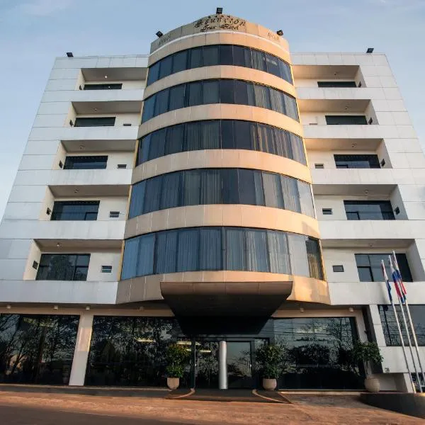 Asunción Gran Hotel，位于Presidente Franco的酒店