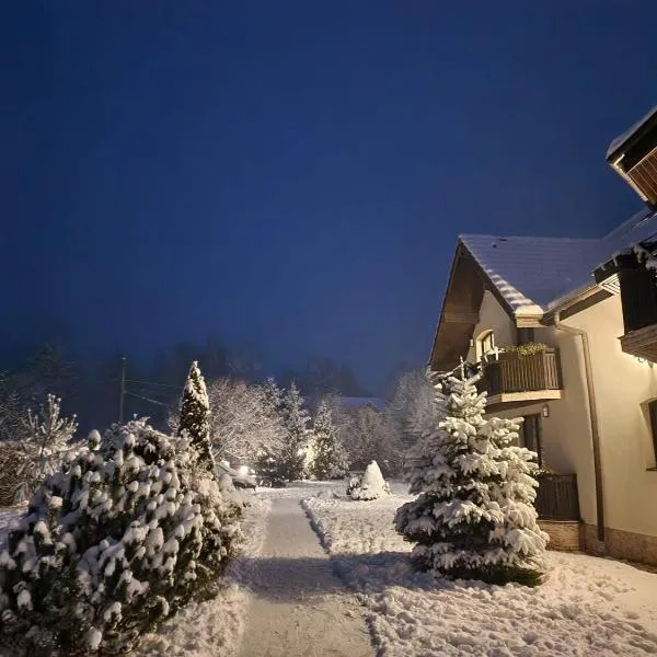 纳图拉家庭度假村，位于阿夫里格的酒店