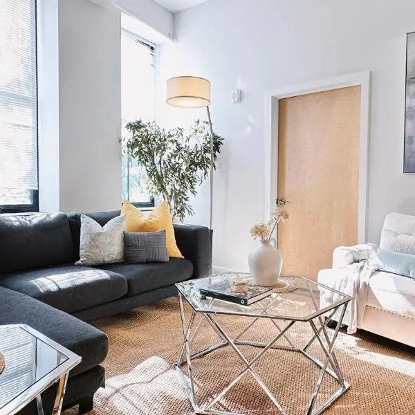 Spacious 3BR Family Stay in Downtown Providence, Near Brown and PPAC，位于普罗维登斯的酒店