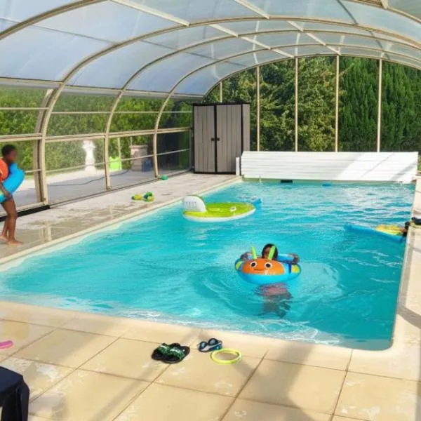 Villa au calme, piscine couverte chauffée 365j，位于Thiberville的酒店