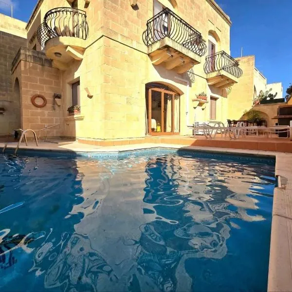 Ta Carmen Farmhouse with pool，位于加拉的酒店
