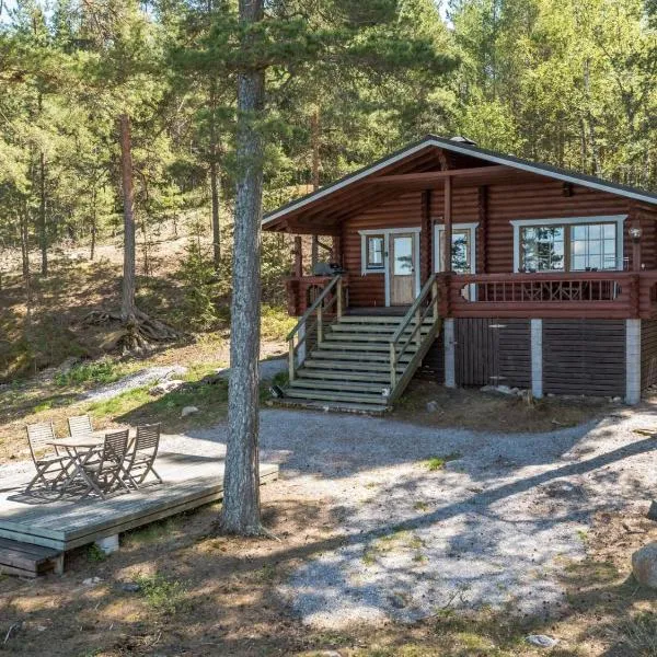 美瑞图苏玛塔兰度假屋，位于Karuna的酒店