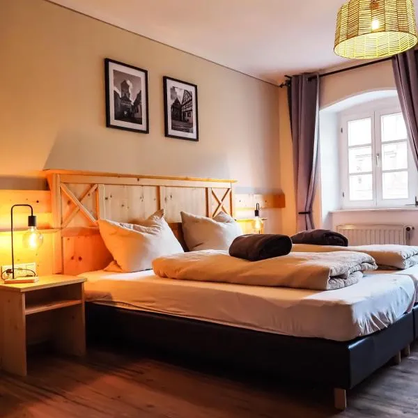 Der baeren - Historische Zimmer & Ferienwohnung, Mainbernheim，位于Mainbernheim的酒店