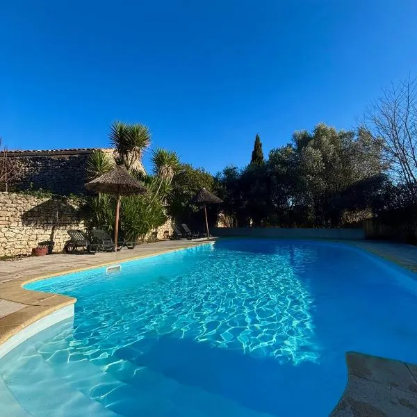 Logis Hotel Restaurant L'Esquielle，位于Saint-Géniès-de-Malgoirès的酒店