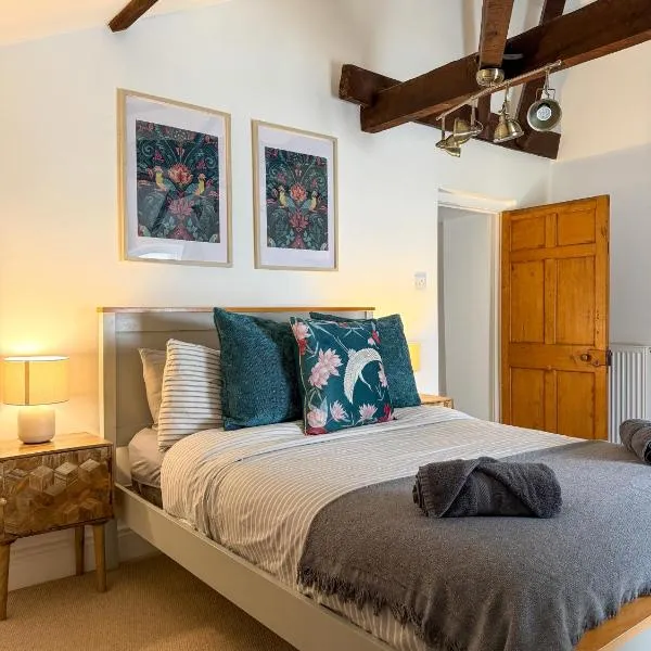 Penthouse Retreat - 2 bed flat, sleeps 4 - Brampton Town Centre, Hadrians Wall，位于布兰普顿的酒店