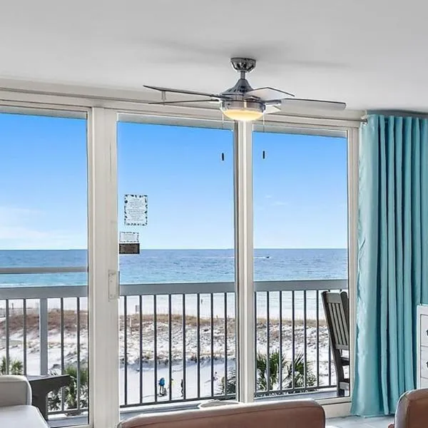 2 Bedroom Newly Remodeled Beachfront Condo, Destin，位于德斯坦的酒店
