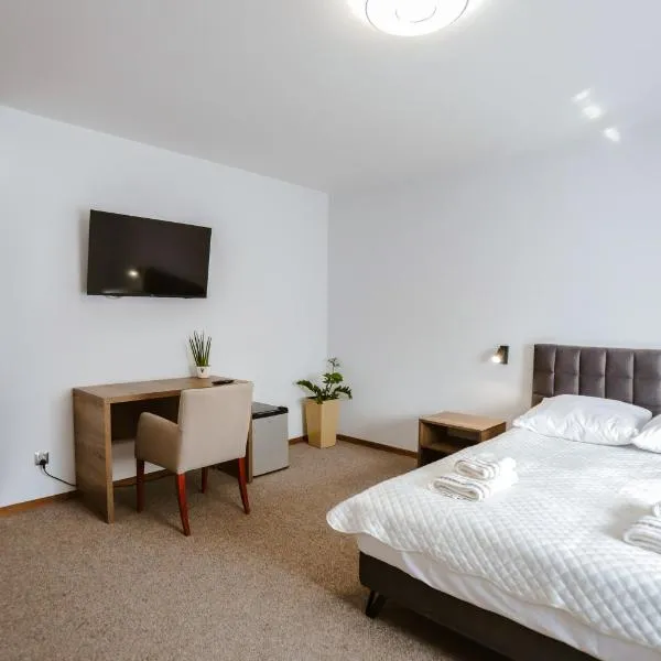 Hotel Lubaczów Hotel Restauracja u Dina，位于Lubaczów的酒店