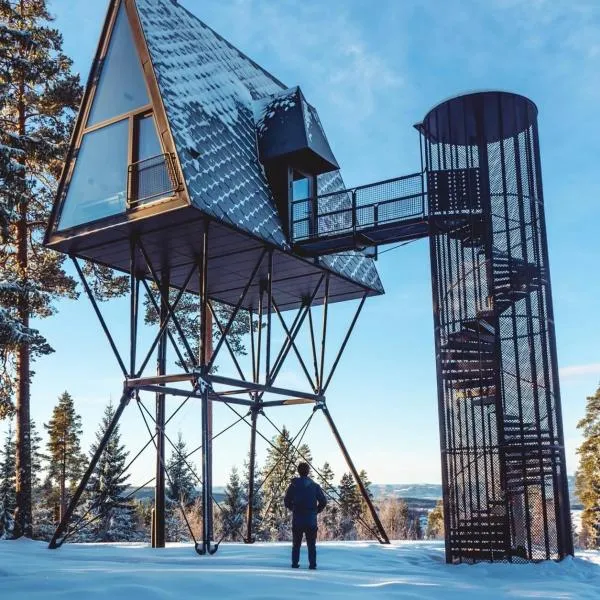 PAN Treetop Cabins，位于Åsnes的酒店