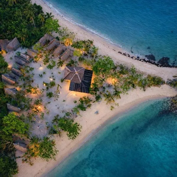 Dos Playa EcoCamp Daracoton Island，位于爱妮岛的酒店