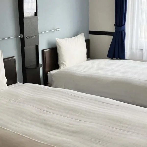 Toyoko Inn Shin takaoka eki Shinkansen Minami guchi，位于高冈市的酒店