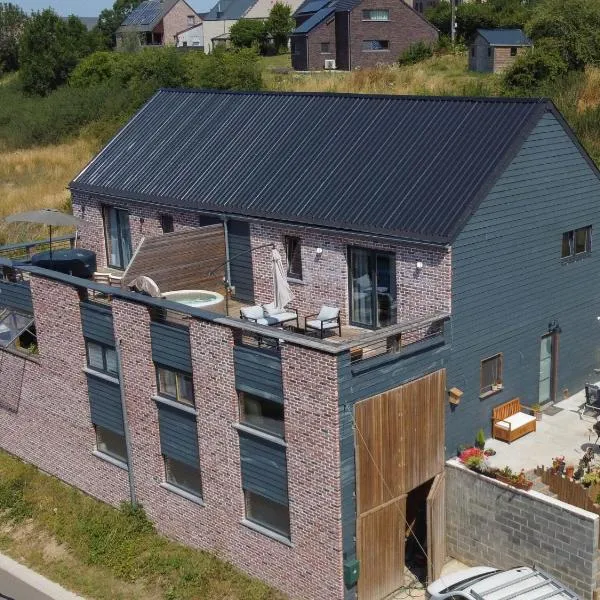 Terrasse du Pont Alsort Apt 2 2 Jacuzzi & panoramic valley view，位于弗罗夏佩勒的酒店