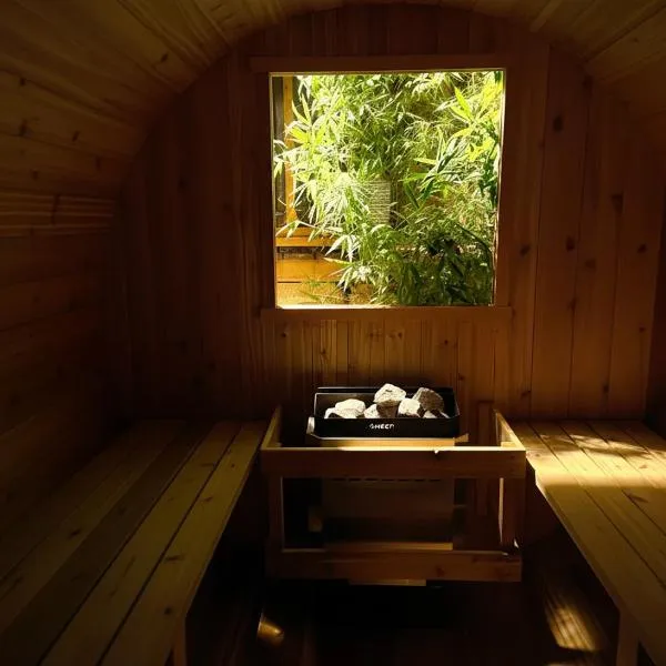 Cowichan Valley Retreat with Sauna & Free EV Charger，位于邓肯的酒店