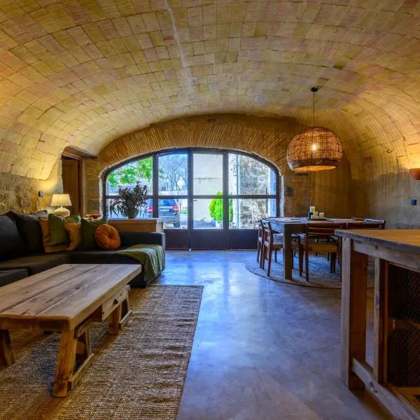 Cal Robusto, Apartament in Masía with horses，位于Siurana的酒店