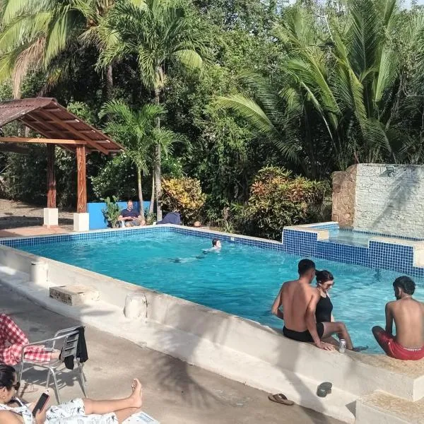 洛马旅馆，位于佩达西镇的酒店