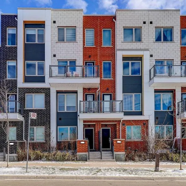 Downsview Park Luxury Townhome near Yorkdale Transit，位于多伦多的酒店