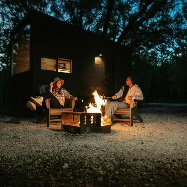 Postcard Cabins Piney Woods, Outdoor Collection by Marriott Bonvoy，位于Coffee City的酒店