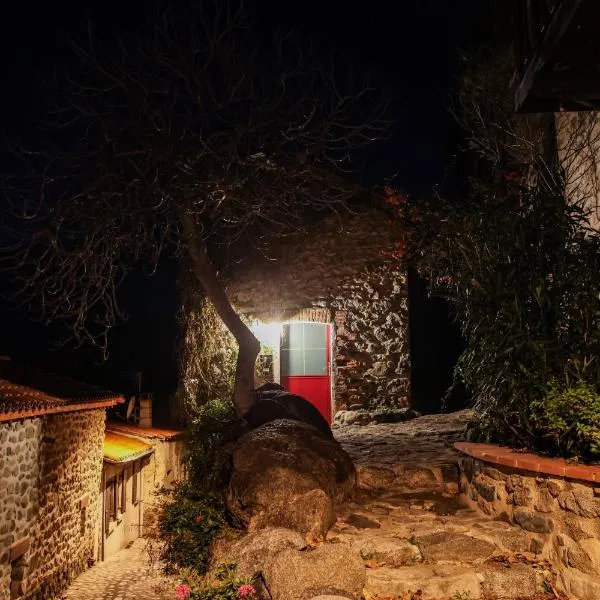Charming stone house in Eus - Vue sur les Montagnes & Confort 2025，位于Eus的酒店