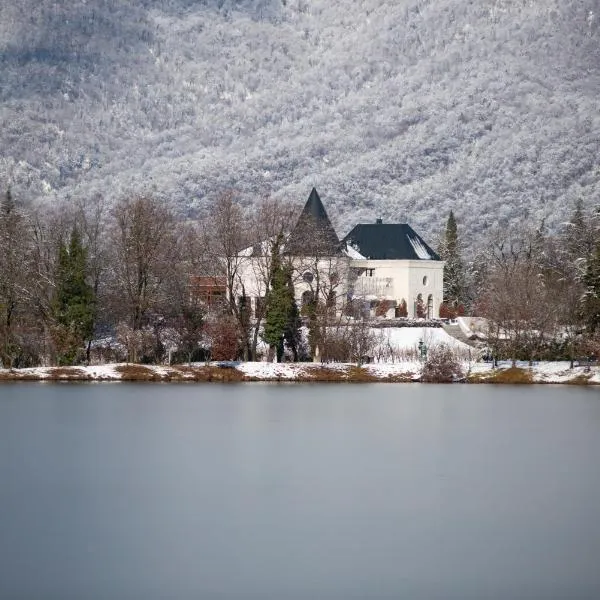 罗泊塔湖度假村Spa酒店，位于Napareuli的酒店