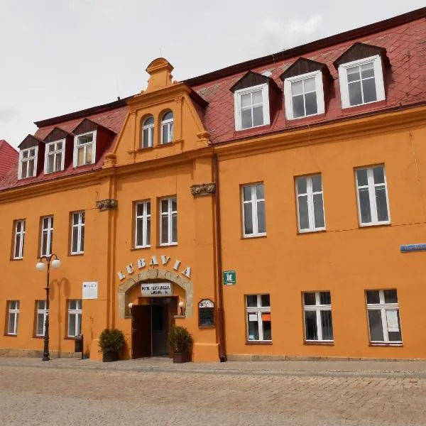 Hotel Lubavia，位于Chełmsko Śląskie的酒店