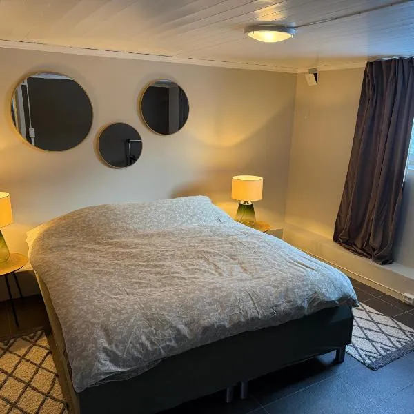 Egen inngang, privat hybel i Porsgrunn sentrum med gratis parkering，位于波什格伦的酒店