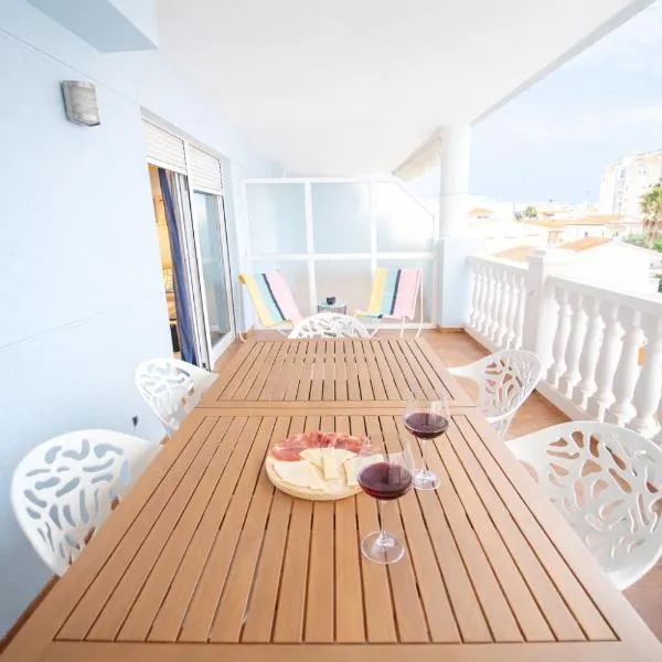 Dúplex tranquilo frente al mar en Xilxes Terraza, parking y WiFi，位于奇尔切斯的酒店