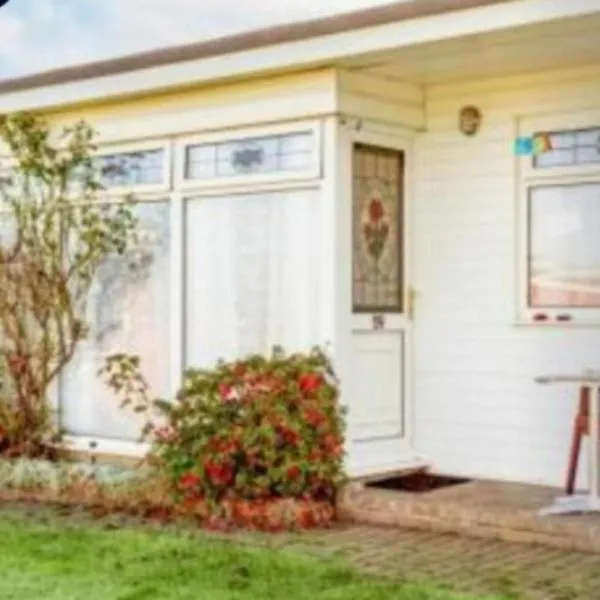 "Trinity" Chalet in Sundowner Hemsby，位于赫姆斯比的酒店
