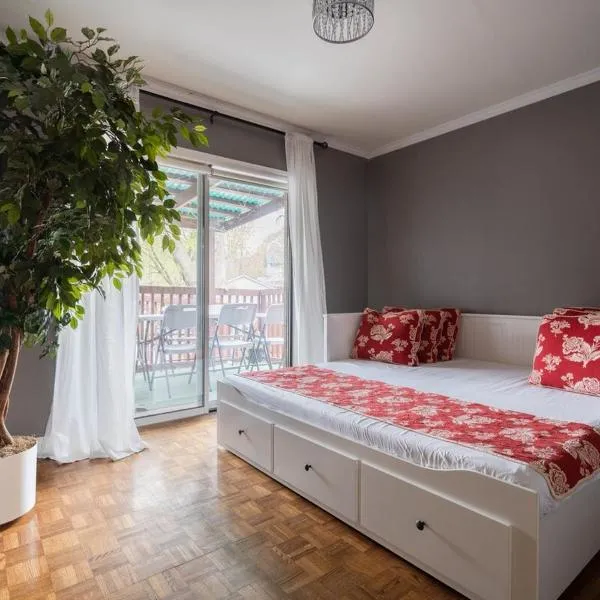 Spacious Bright Home In Woodbridge，位于沃恩的酒店