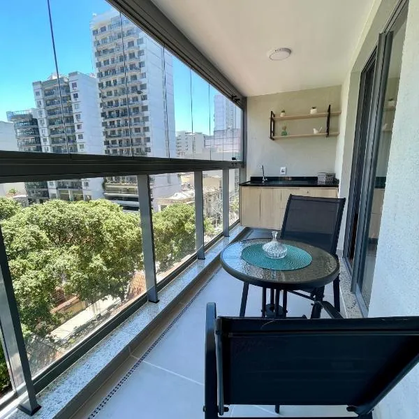 Apartamento Inteiro Novo Praia, 2 Varandas, Piscina e Vista Parcial MAC，位于尼泰罗伊的酒店