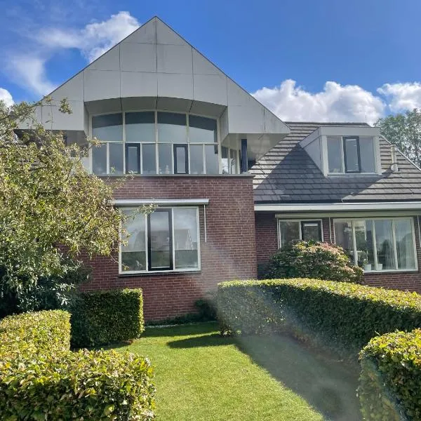 Gastenkamers Buitenplaats Wergea contactloos inchecken，位于Naarderburen的酒店