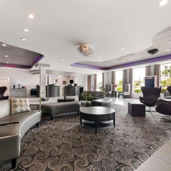 Clarion Inn & Suites Across From Universal Orlando Resort，位于奥兰多的酒店