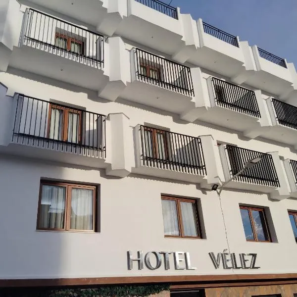 Hotel Vélez，位于贝莱斯-鲁维奥的酒店
