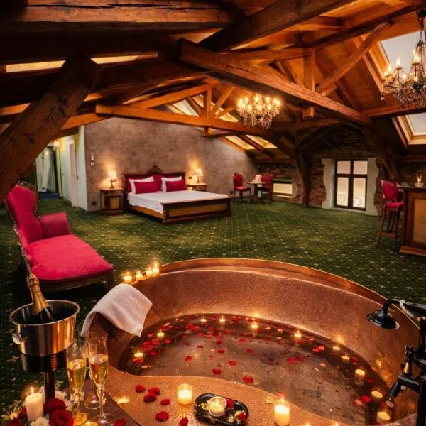 JMR Splendor - Private Sauna & Bathtub Suites，位于康斯坦察的酒店