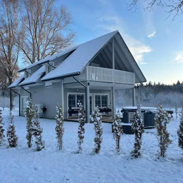 Namelis ant ežero kranto "Giliaus Elingas"，位于Tytuvėnai的酒店