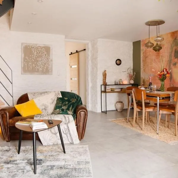 Gite romantique 4 étoiles avec Bain nordique privatif，位于Guignen的酒店