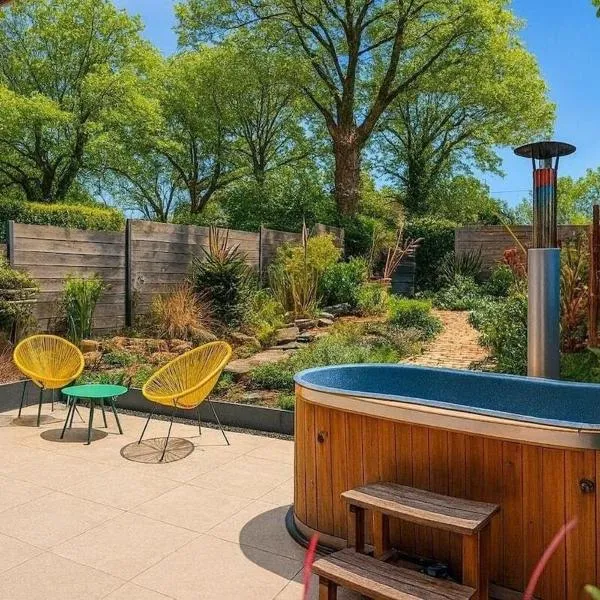 Gite romantique 4 étoiles avec Bain nordique privatif，位于Guignen的酒店