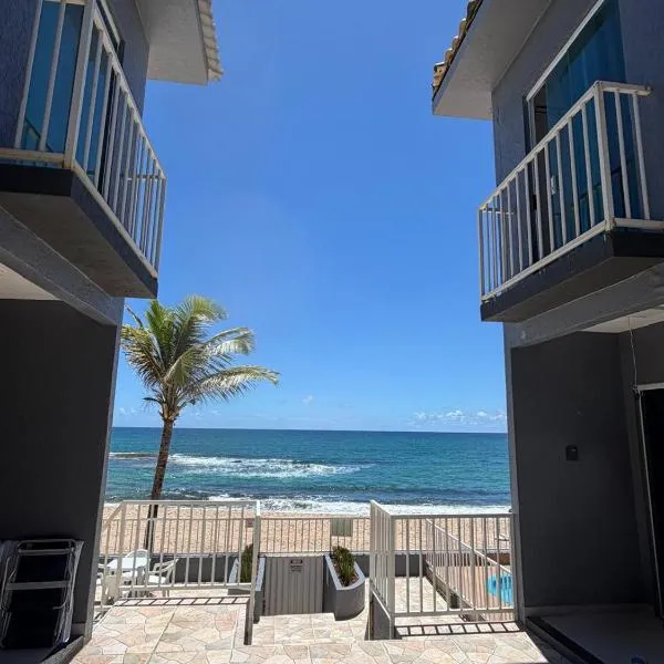 Village em Arembepe - Brisas de Arembepe Pé na Areia e Pertinho da Praça，位于阿雷贝贝的酒店