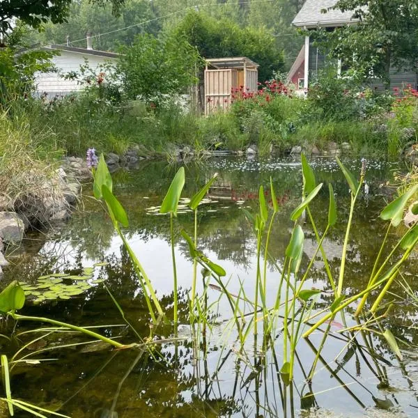 Refuge nature en forêt quartier paisible Parc des Chutes，位于拉图克的酒店
