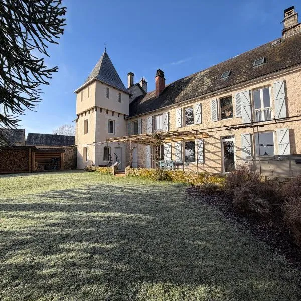 Gîte de charme avec spa sous les étoiles Corrèze，位于La Roche-Canillac的酒店