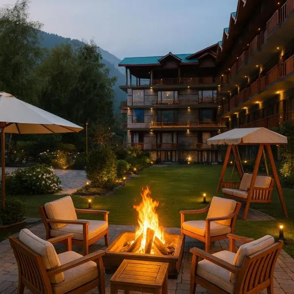 Himalayan Fort Resort, Manali - #Riverside Property #Big Garden with Campfire #Guest Preferred #Scenic River & Mountain View #Big Parking #Luxury Balcony Room #Playing Zone #Property of the Year，位于马拉里的酒店