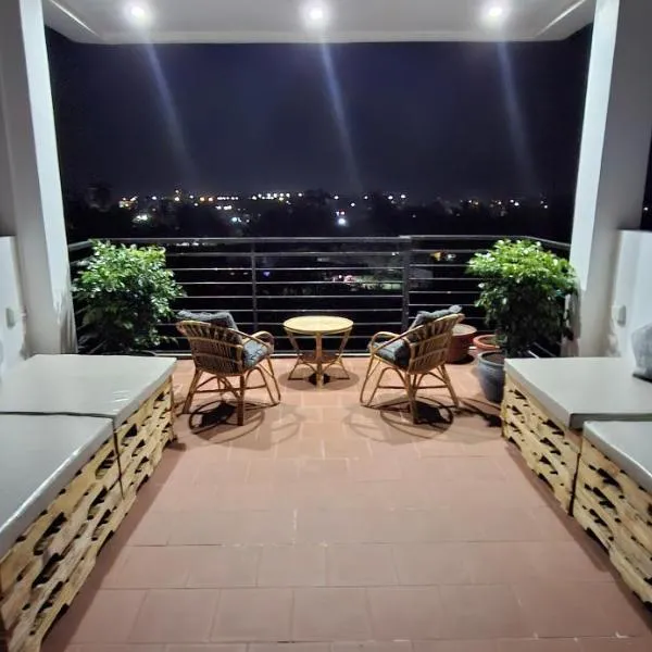 Rooftop View Home，位于贡布的酒店