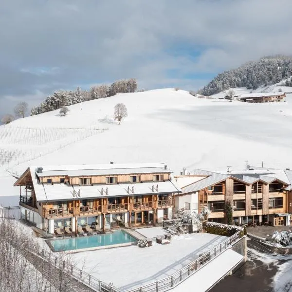 Sonus Alpis - Adults Only，位于卡斯特尔罗托的酒店