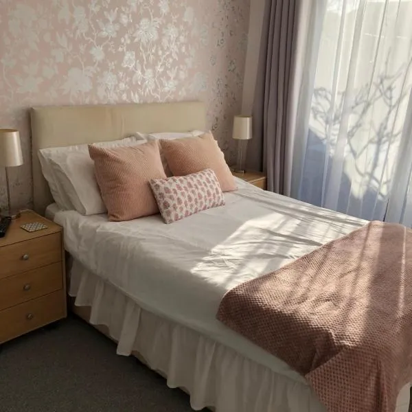 Basingstoke En Suite Room in Garden Annex，位于贝辛斯托克的酒店