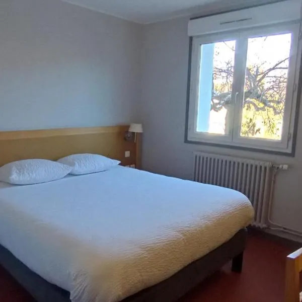 Logis Hotel Restaurant Le Cygne，位于Yssingeaux的酒店