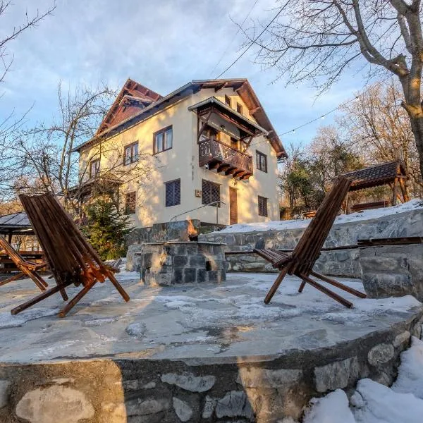 Cuibul de Munte - Cabană în Breaza cu Ciubăr și Foc de Tabără 6-12 Persoane，位于Nistoreşti的酒店