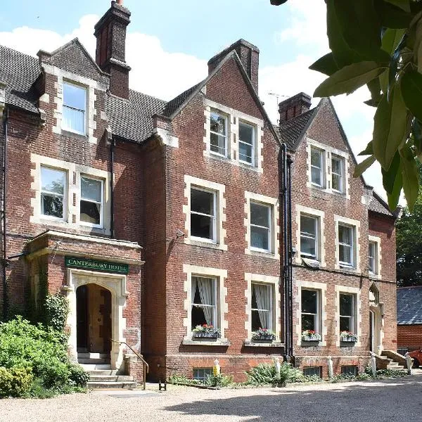Canterbury Hotel Cottages and Apartment's，位于坎特伯雷的酒店