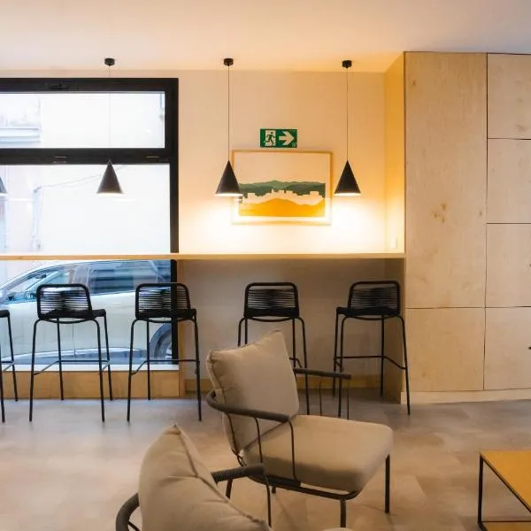 Urban Cube Hostel Granada，位于格拉纳达的酒店
