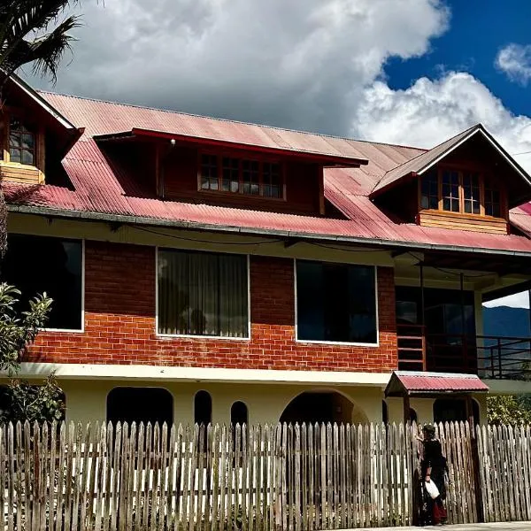 Casa Familiar TOVCA Oxapampa，位于奥克萨潘帕的酒店