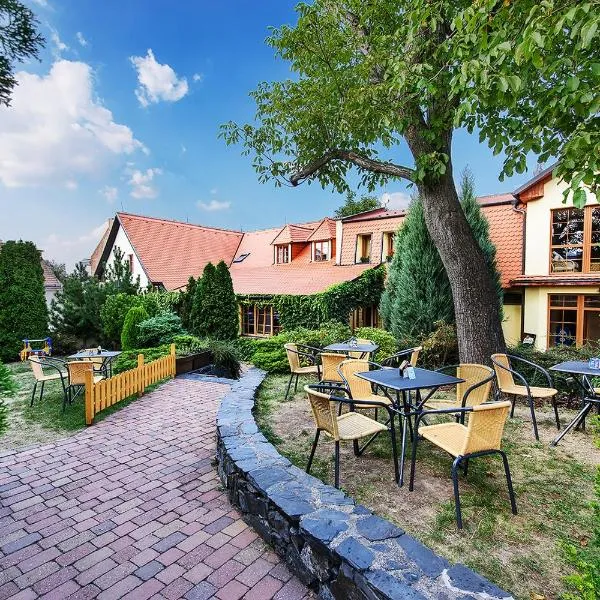 Restaurace a Penzion U Palečků，位于Horní Holetín的酒店